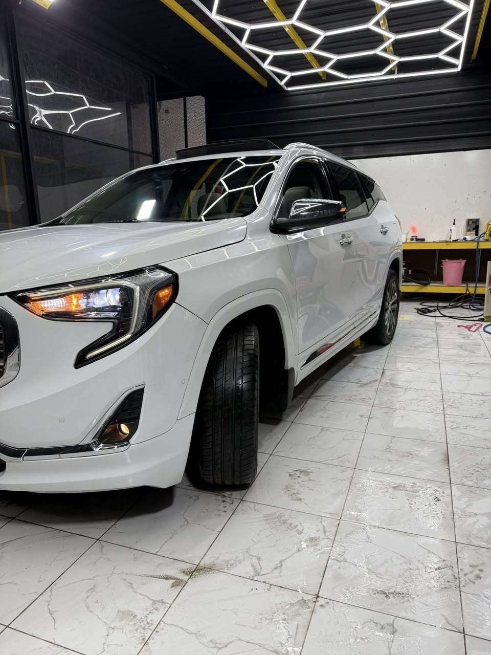 جمسي تيران ٢٠١٩ دينالي السياره فول للاخير
حادثه جاملغ وبنيد وجنطه يعني ٣ قطع صبغ 
ماشيه ٨٨ الف كيلو 
مكانه السيدية 
مكينه وشواصي مكفوله 
رقم سلمانيه الجديد سنويه جديده 
السعر ١٦٥ وبيه مجال للشراي 
***********
