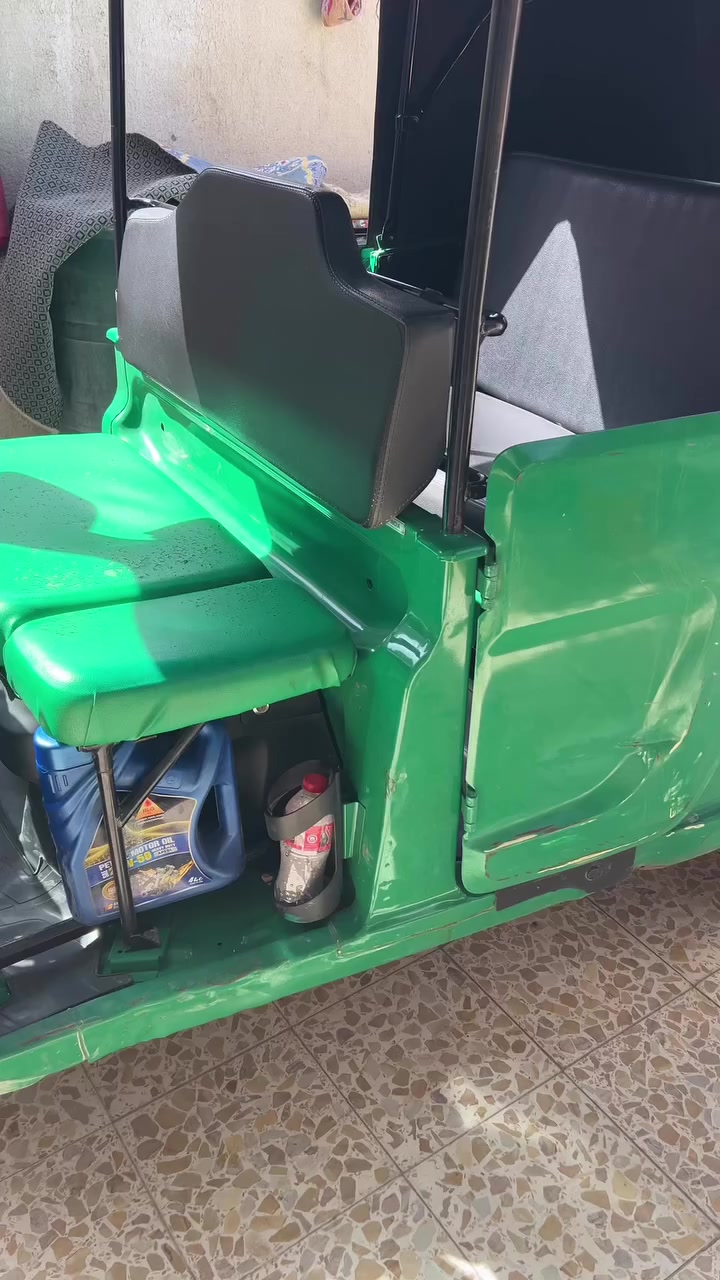 تكتك للبيع موديل 22شهر8يوم 19كفاله عامه من كلشي كشره ومحرك تكتك رقم وسنويه حلوحات نكليزي تخم تاير جديد كأمره خلفيه وماميه شاحن  موبايل لايتات زنون دبل شاره زنون تكتك جديده زيرو مكان تكتك ميسان ابو رمانه شراي يتصل ***********
