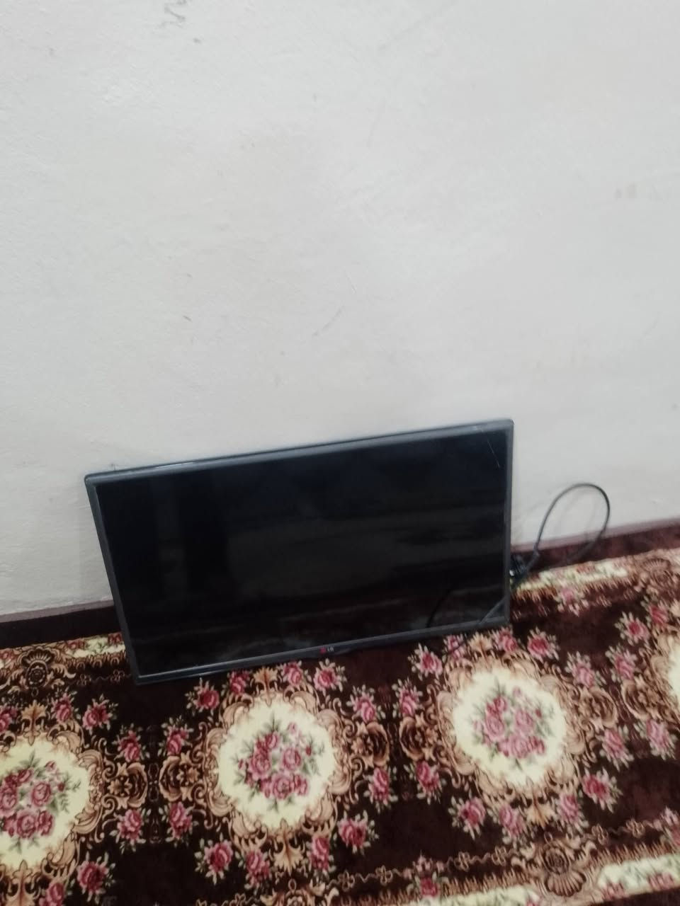 السلام عليكم درج للبيع طول اربعه متر ونص سعره 175 وبي مجال مع شاشه نوعيه ال جي شغاله ونضيفه انطيها على الفحص سعرها 75 وبيها مجال العنوان بابل النخيله الغربيه للاستفسار الاتصال على الرقم *********** الرقم بي واتساب
