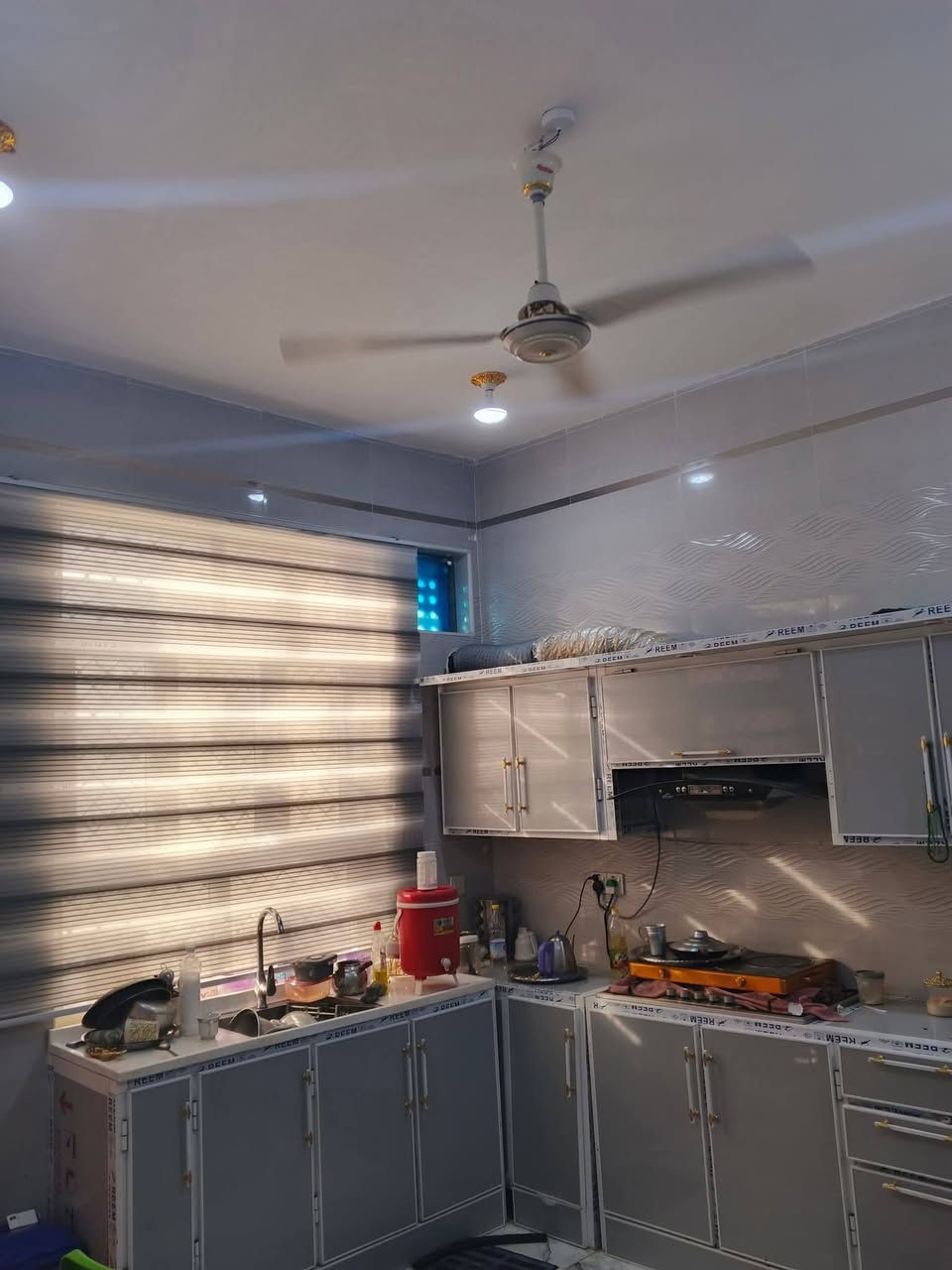 بيت  زراعي  مساحه١٨٠متر غرف نوم    عدد٢  استقبال  صاله صحيات  خارجه وداخليه بناء طابوق صب كونكريت مسلح مكان سديناويه  شارع  سيد سلمان بصف الركن قريب عل تبليط السعر وباقي التفاصيل  اتصل  ***********. بي واتساب
