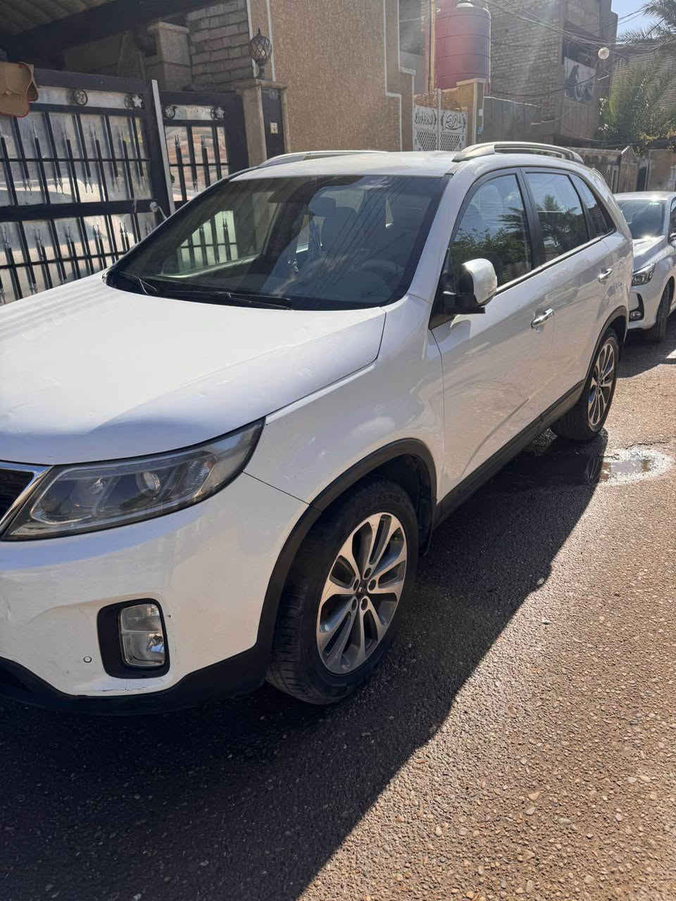 سورنتو للبيع موديل 2015 خليجي 4 سلندر رقم بغداد مشروع وطني باسمي جميع المواصفات ماعدا البانوراما ماشيه 130 للاستفسار فقط طخه بل بنيد موضح بل صوره هاتف ***********. بغداد, العراق
