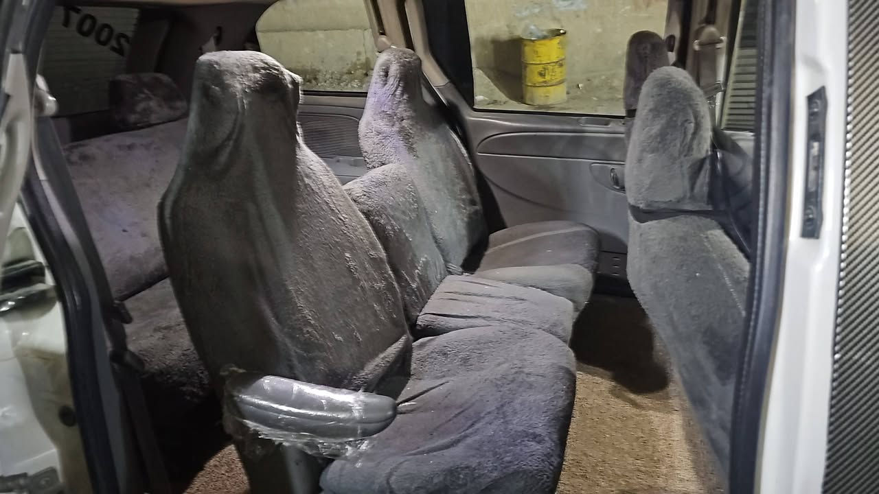 السلام عليكم
دوج كرفان 
موديل ٢٠٠٧
الرقم بغداد انكليزي بسمي 
محرك 3300 بيه خيط تبخير
تبريد قطعه وحده شغال 
تدفئه شغاله
السعر 72 وبي مجال 
الاتصال ***********
صدر امامي خلفي جديد 
تخم تايرات جديد
مصبوغه حزام
