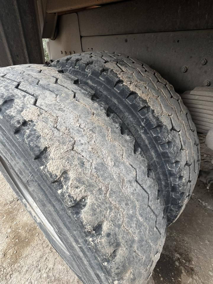 تخم تاير 22.5 .13مراوس ب 24 صاح براميغ اي شيء  للستفسار اتصال ‭    0781 610 6272‬
