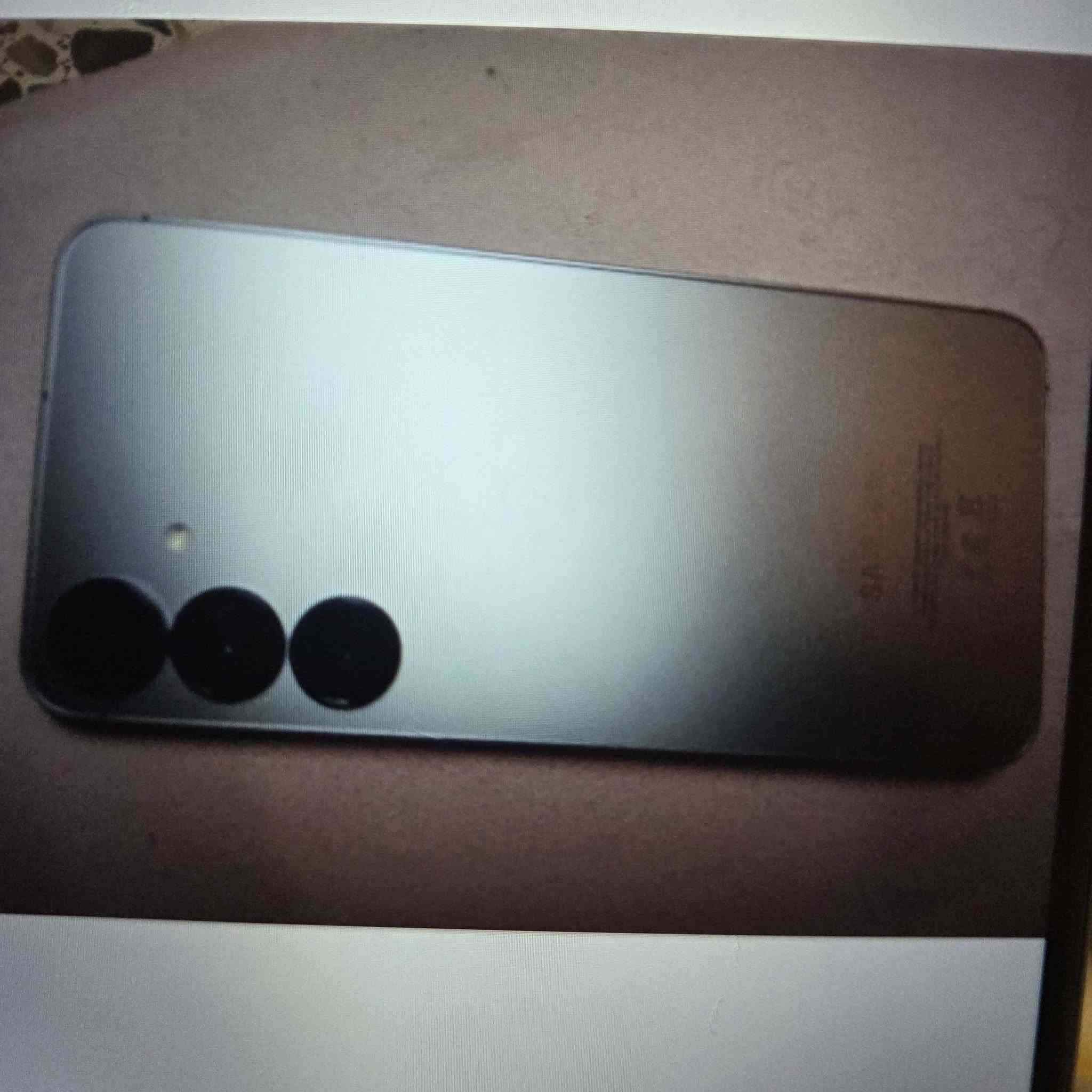 S25plas ذاكره 256
دبل سيمكارت 
السعر 925وبي مجال حك الجيه 
***********
