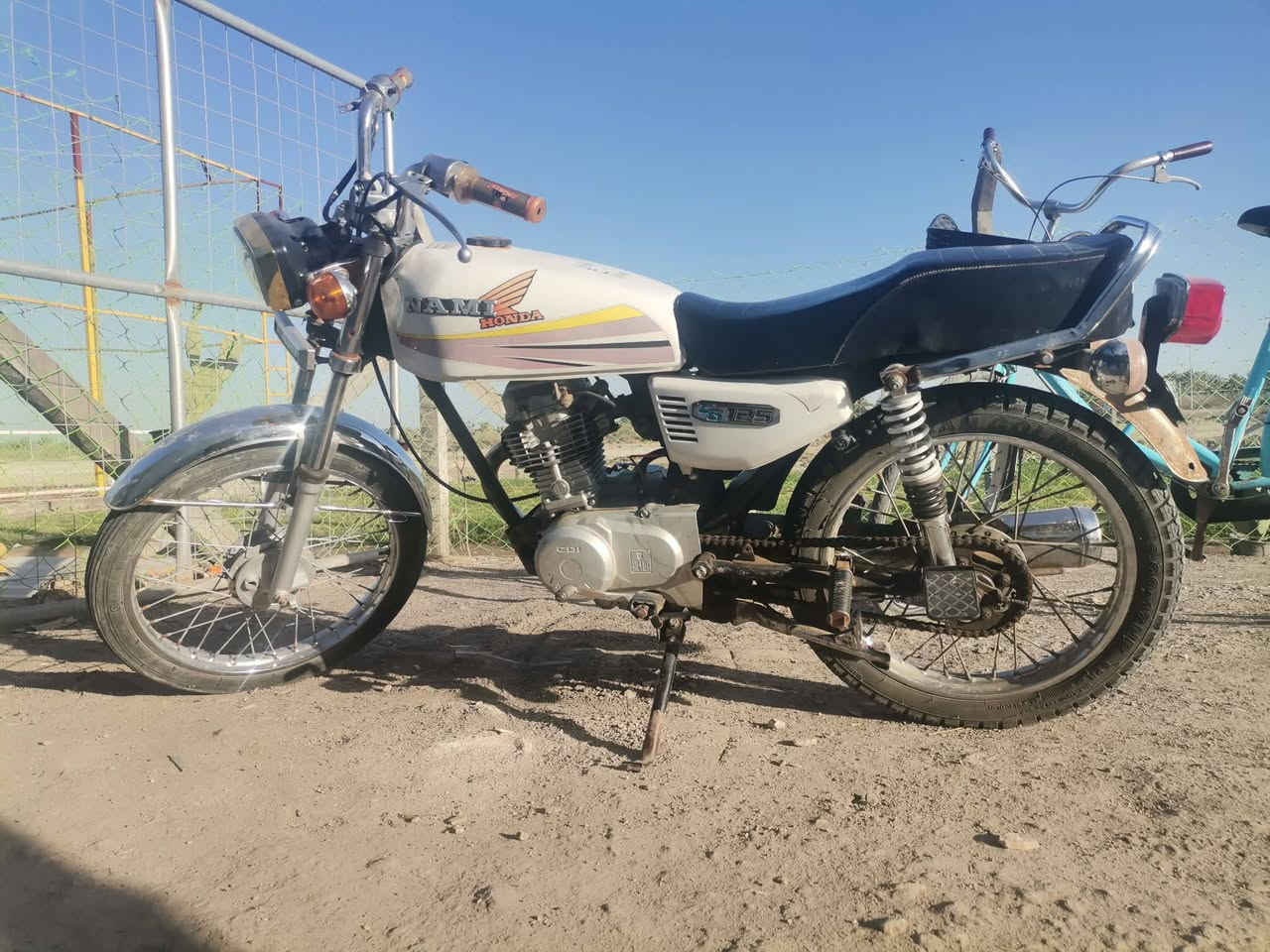 للبيع نامه شلامجه موديل 15اوراق اصولي نقص ورقه وحده السعر 500وبيه مجال كامله اي نقص ما بيه مكاني الحمزة الغربي خيكان متواجد خاص ***********
