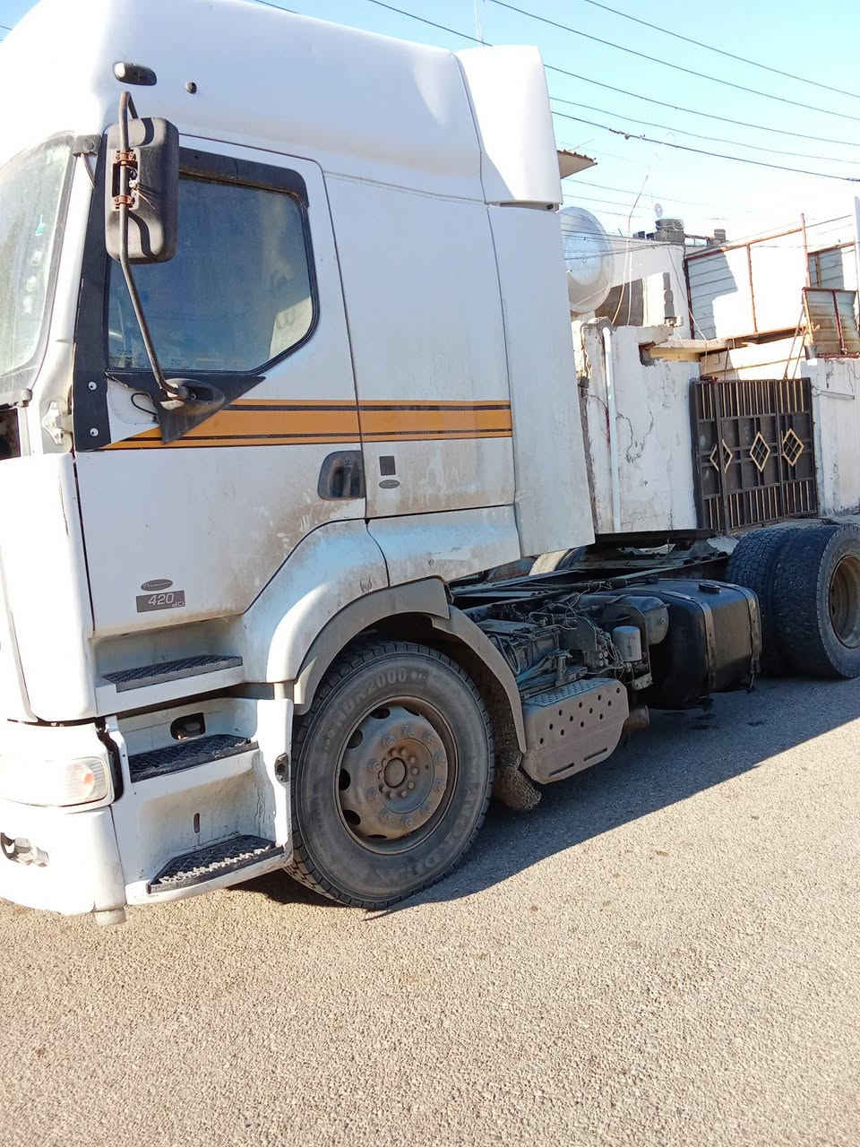 للبيع رينو موديل 2004 شغاله جاهزه للعمل مكان الانبار الرمادي هذا رقمي ***********
