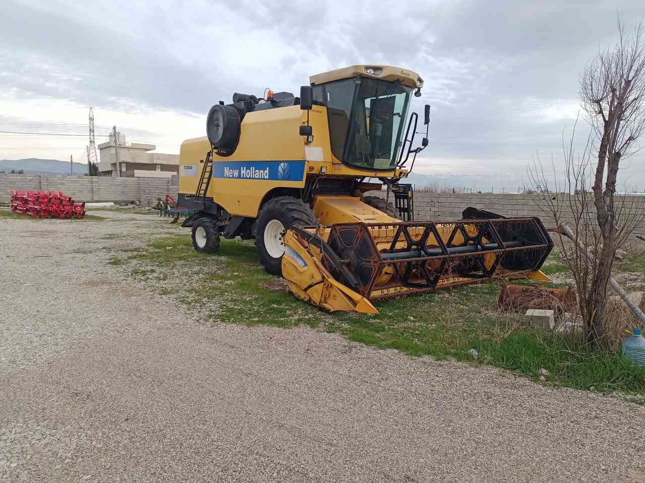 نیوهولند 5040 مودیل 2011 مشتغل 3000 ساعە بشرط تحویل للبیع
*********** _***********
