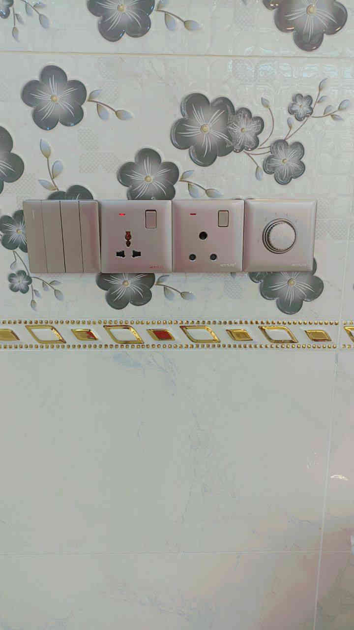 كهربائي متفرغ العمل داخل ميسان عماره فقط للتصال ***********
