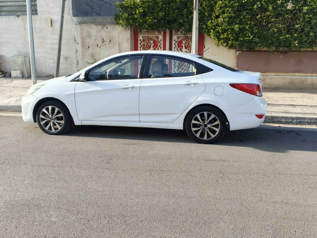 السلام وعليكم 
للبيع اكسنت مضلع 
موديل 17 
رقم بغداد 
118 وبيها مجال بسيط 
عنوان بغداد شارع فلسطين 
*********** بغداد, العراق
