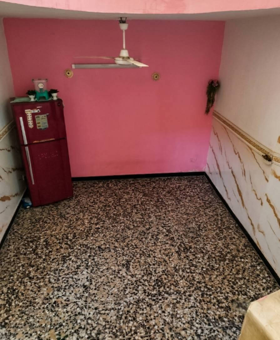 السلام عليكم ورحمة الله وبركاته
🏡 دار سكنية للبيع في منطقة البلديات – اليوان (المربع الذهبي)

تتكون الدار من:
✅ 3 غرف نوم
✅ صالة استقبال واسعة
✅ مطبخ
✅ 4 صحيات
✅ غرفة إضافية غير مبنية حالياً يمكن استغلالها مستقبلاً حسب الرغبة

📏 مساحة الدار: 140 متر مربع

موقع مميز وهادئ ضمن منطقة البلديات – اليوان (المربع الذهبي)، وقريب من الخدمات الأساسية.

📞 للاستفسار والمعاينة يرجى الاتصال على الرقم:
***********

نسأل الله التوفيق للجميع.
