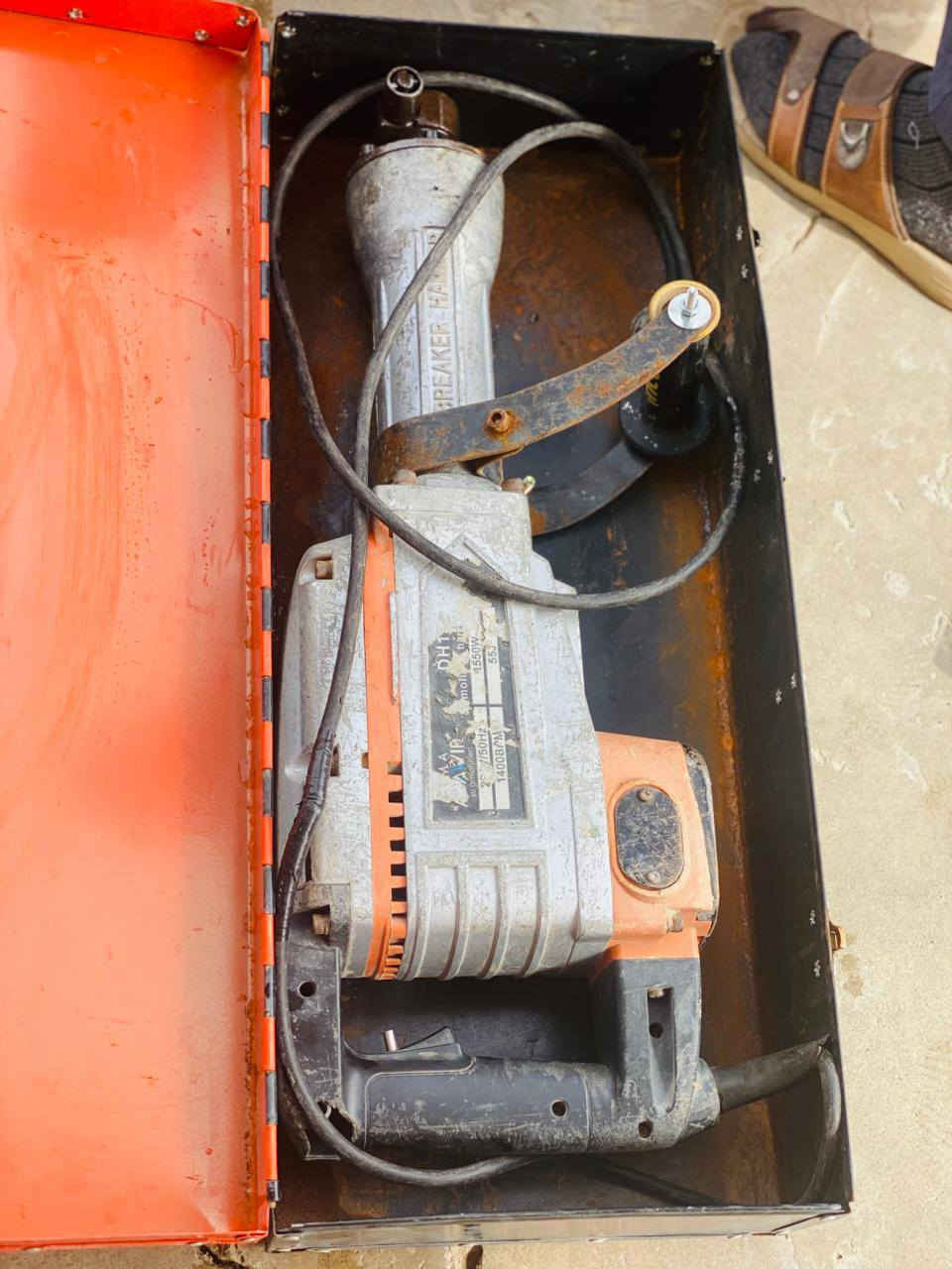 عدد للبيع
▪︎ مولد عدد 2  #الواحد ب 75   شرط حبل واحد

▪︎ جك همر كبير عدد 3  #الواحد ب 70 

▪︎ جك همر وسط عدد 4  #الواحد ب 40 

▪︎ دريل زرف وتكسير  #الواحد ب 35 

للأستفسار بس رمش ***********
