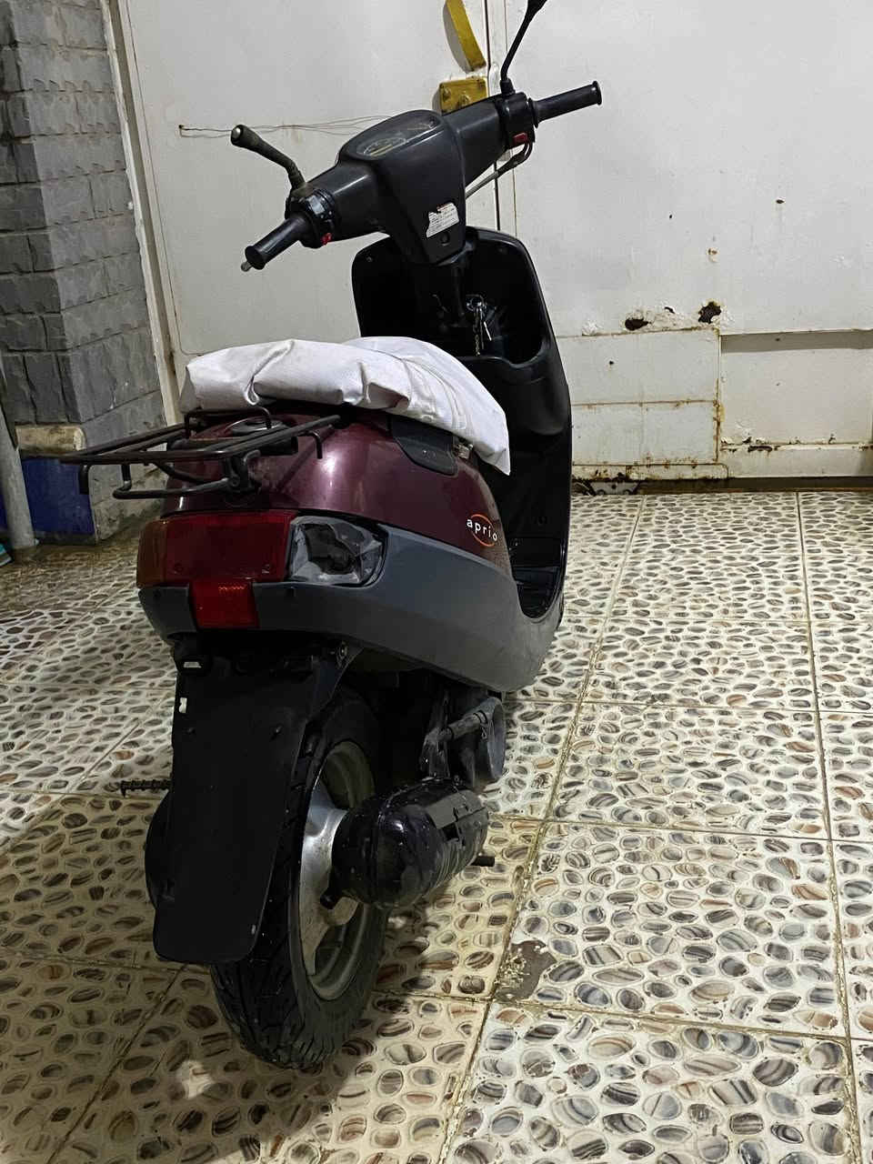 السلام عليكم دراجة بطة 60 للبيع
الدراجة مكفولة من كل شي شغالة سلف هندر 
اشاير يمنة يسرة 
لايت عالي ناصي 
تايرات زوج جدد 
تعال افحص وشوف العنوان ديالى بعقوبة سبعة نيسان 
السعر 300 وبي مجال
الرقم للأتصال ***********
