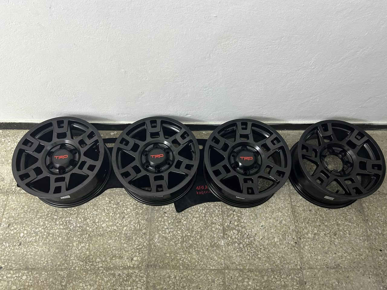 السلام عليكم توفر ويل كب TRD اصلي وكالة تايلند مفتوح من سيارة 2024 سعر التخم1000$ وبي مجال بسيط للتواصل*********** او وتساب
