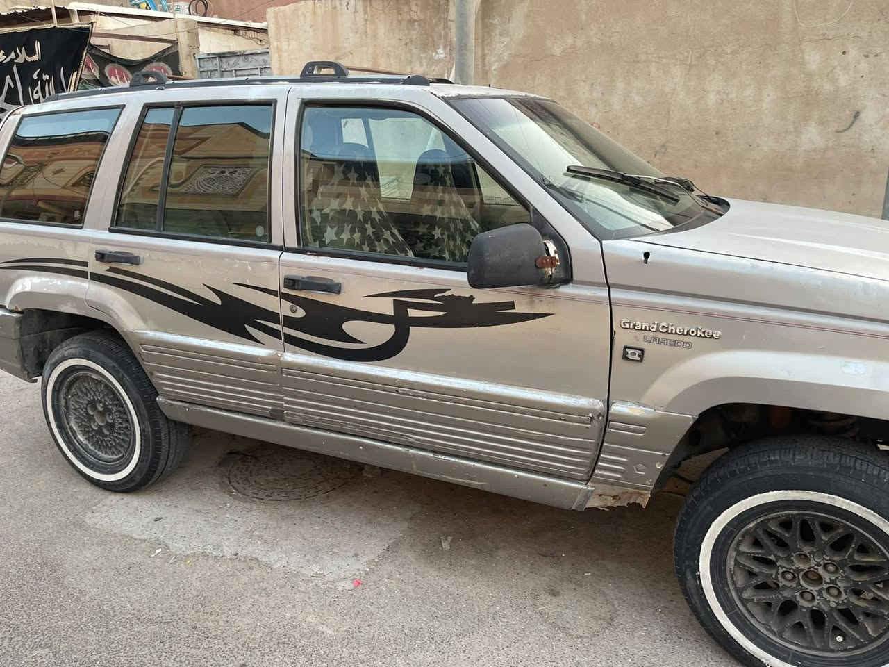 جيب شيروكي٩٣ السنويه منتهيه كير ومحرك بطه٣٠٠٠ راعيه موجود قريب عليه مكاني البصرة السعر ٣٥ وبيهه مجال للاستفسار ***********
