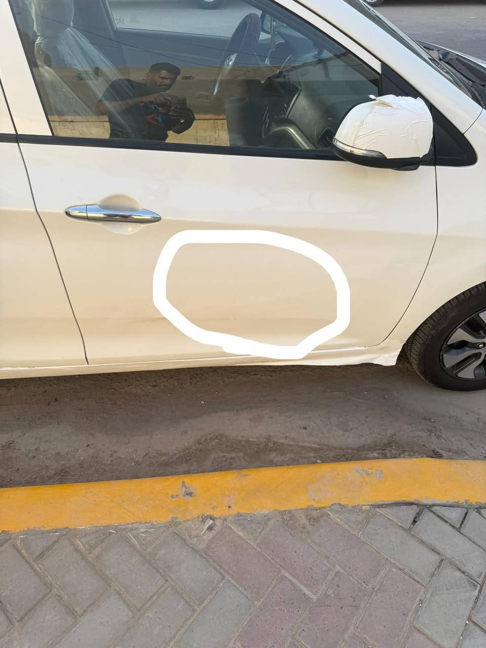 السلام عليكم سياره. بيكانتو. للبيع موديل ٢٠١٧ فول مواصفات. ماعدا البصمه سياره. نضيفه بيه ضربة باب الجهه اليمنه موضح بالصوره ومرجع بارد رقمه. أربيل سنويه ل ٢٠٢٩  سعره 98 ورقه وبيه. مجال بسيط  ***********  العنوان محافظة الديوانيه
