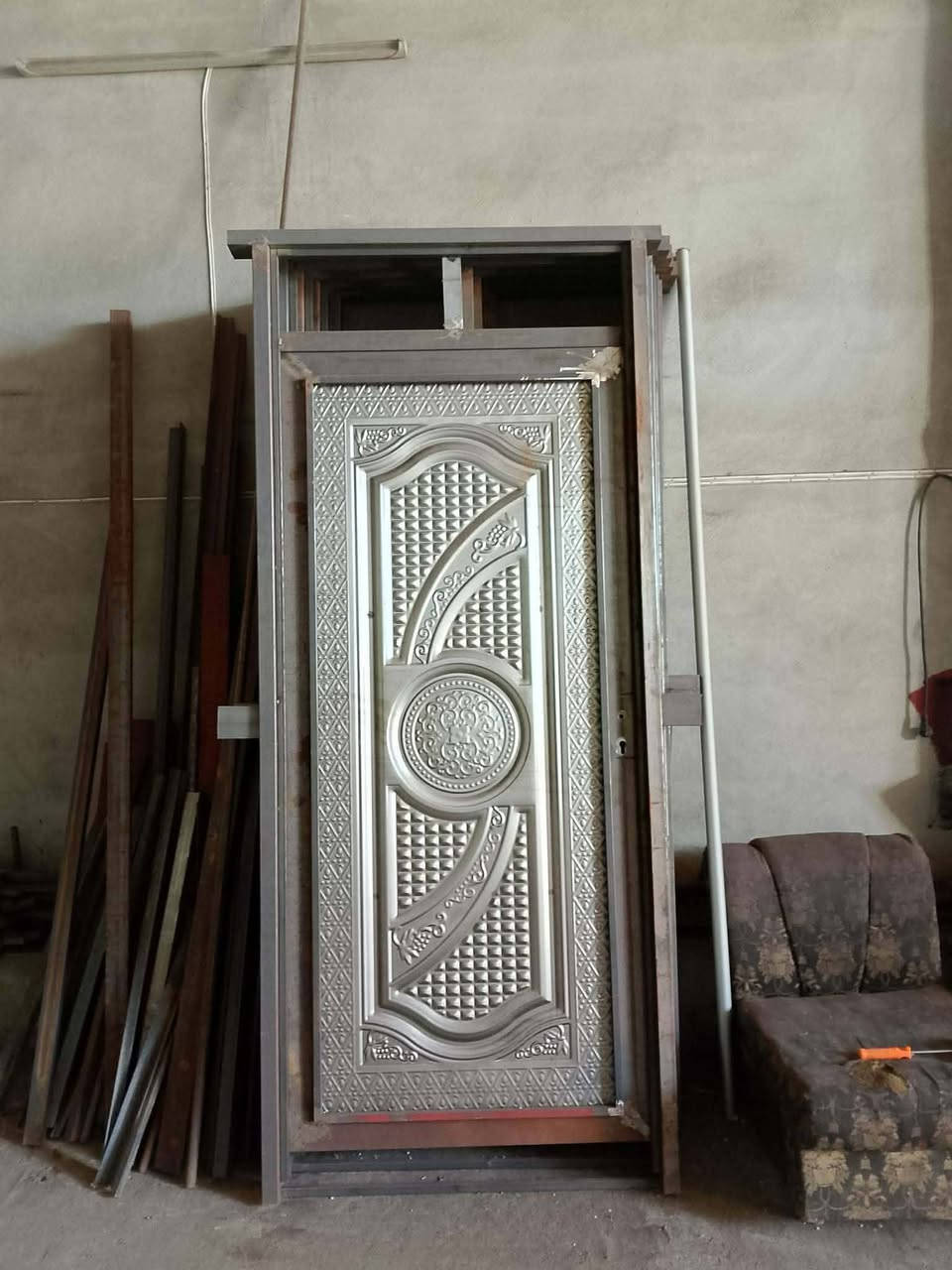 جديد مو مستعمل للبيع 
 ابواب حوش وابواب غرفة وشبابيك ودرج الشراي يتصل او
 للاستفسار راسلوني ع الخاص 
***********  /   ***********
الموصل صناعة الكرامة حي الكرامة جانب ايسر
