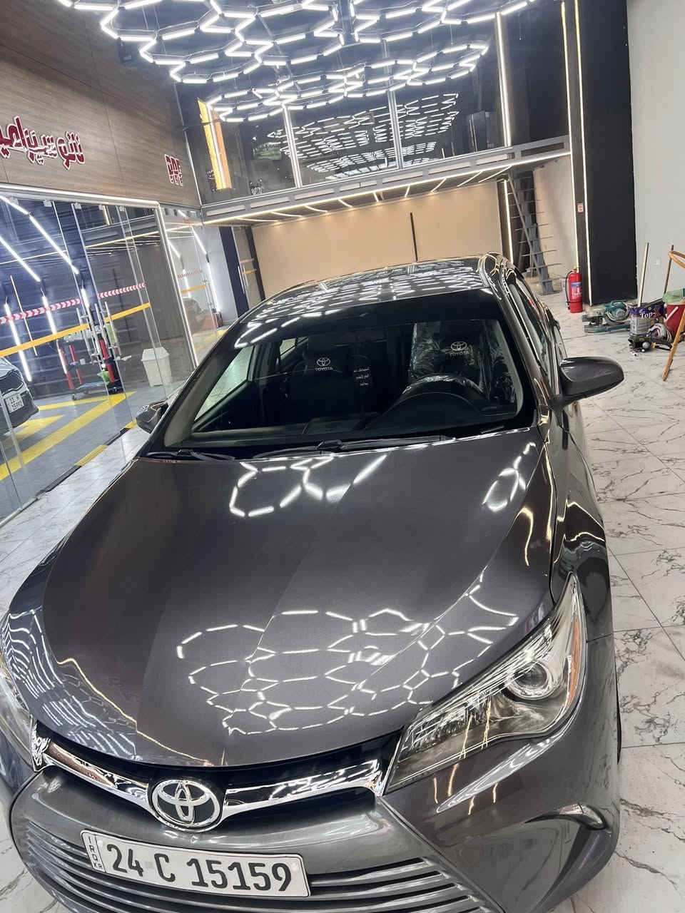 سلام عليكم مرخصت الادمن كامري 2016 SE البيع سياره بسمي تحول ثاني يوم سياره بيه ضربه بمج وجملغ خلفي مابيه دواخل سياره  ماشيه بل 300 الف محرك 2500 لا تنقص ولا شي كير تمام 
سياره تاخذه متصرف عليه هواي يردله كم شغله وصورت سونار مرفقه بل منشور سياره رايده 135 وبيه مجال ال طيبين رقمي متواجد وتساب تصال ***********
