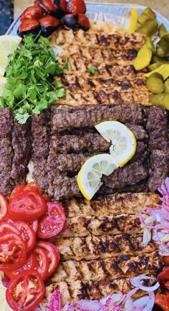 رمضان كريم علينا وعليكم
على بركه الله الله يرزقنا ويرزقكم 
 مطعم وكافية ابن العز يرحب بكم ضيوفنا الأكارم 
العنوان تقاطع سومر دوميز 
 دجاج ع تمن ١٠،٠٠٠ 
 دجاج محشي ١٠،٠٠٠
 دجاج عادي ٨،٠٠٠
 كليو كباب لحم ١٨،٠٠٠
 تكه دجاج ١٠،٠٠٠
 كيلو كباب دجاج ٩،٠٠٠
اجنحة كيلو  ٨،٠٠٠
  
ويوجود عصير وزلابيه في رمضان 

يوجد توصيل
 كورك.  ***********
***********  اسيا
