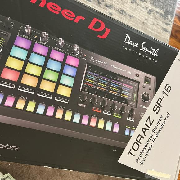 PIONEER TORAIZ SP-16 جديد ما مستخدم ديمو


**إذا كنت صاحب هذا الإعلان وتريد حذفه لأي سبب، رجاءا أرسل رسالة إلى الدعم الفني**