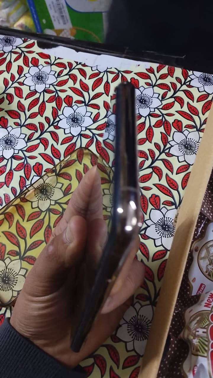 السلام عليكم ايفون اكس اس ماكس للبيع    مبدل فقط بطاريه ونوعيه اصليه ذاكرته 256 بطاريه 100 مبدله  ومثل مموضح كدامك نقطه بلشاشه كلش صغيزه ابد ممءثره ع لمس  شراي تفضل خاص


**إذا كنت صاحب هذا الإعلان وتريد حذفه لأي سبب، رجاءا أرسل رسالة إلى الدعم الفني**