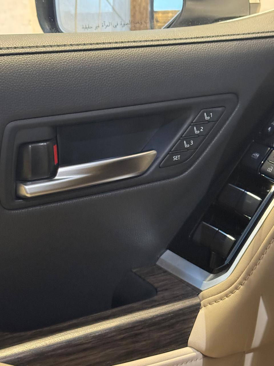 سلام عليكم لاندكروز للبيع بريم 
فول ١/١
موديل ٢٠٢٤
ماشيه ١٦٠٠كيل
كل تفاصيل عل رقم  0775503967.


**إذا كنت صاحب هذا الإعلان وتريد حذفه لأي سبب، رجاءا أرسل رسالة إلى الدعم الفني**