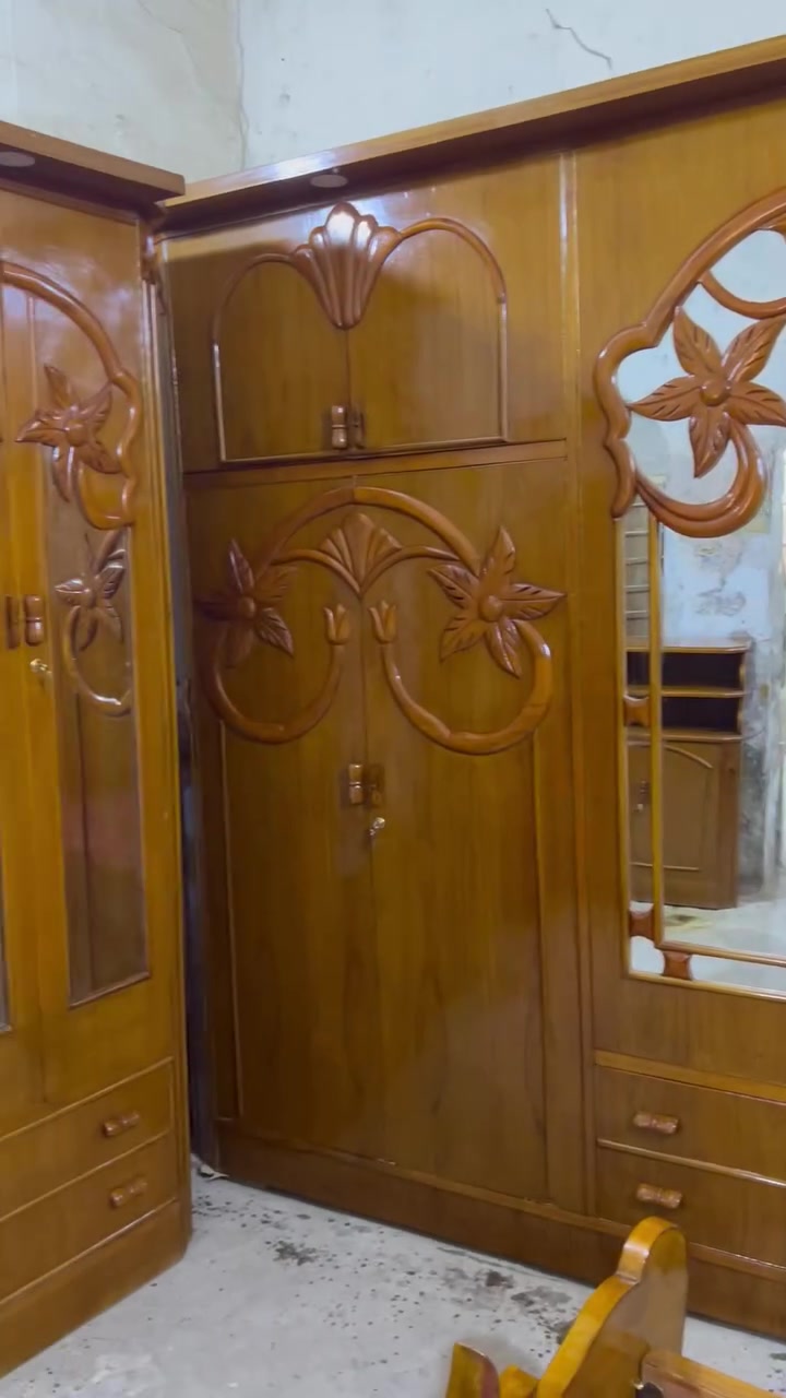 سلام عليكم غرفه نجاره صاج داخل وخارج صاج بورمي اخت جديده نظيفه حيل تزكام السعر مليون ١٥٠ العنوان الحله ***********
