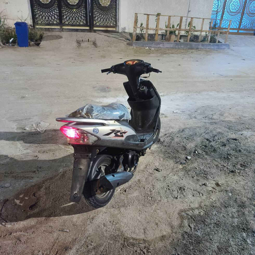 عدله بلاديه مفتوحه بس ولفات 
بوشه وبستم بلاد 
نكره سلف بكل وكت
رايدها ب600 وبيها مجال مكان ابولخصيب حمدان 
*********** البصرة, العراق
