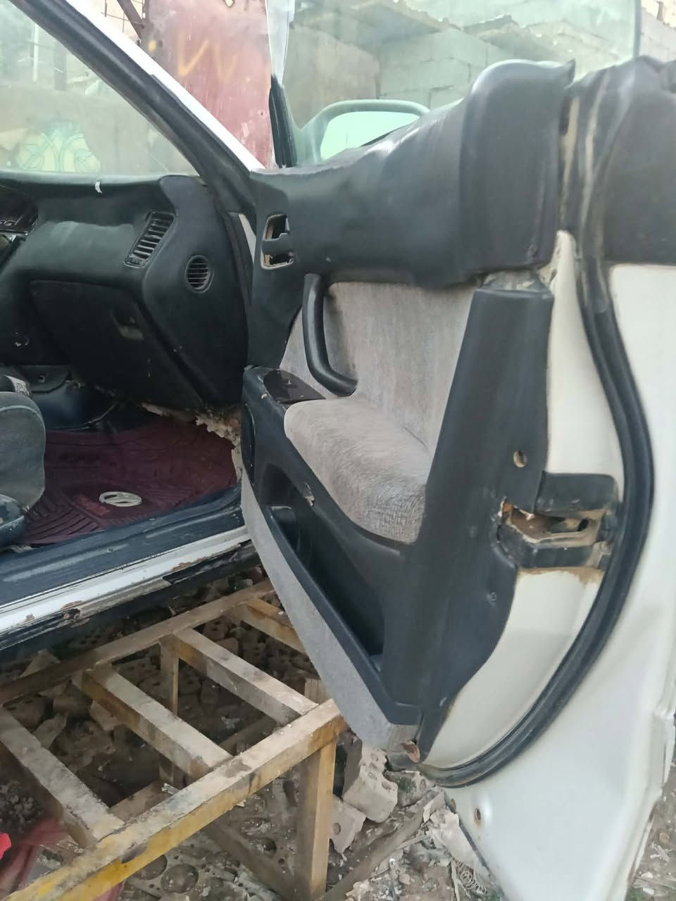 سلام عليكم سياره بطه متصل مديل 92محرك وكير اثنين ونص سياره خير من الله فقط بيها كصت قماره رقم ***********اتصل على الرقم غير متواجد على فيس
