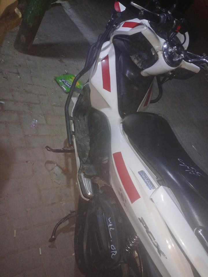 السلام عليكم دراجه psx جيل اول مكينه 150 كامله كلشي ما بيه نقص حساسات شغاله كهربائيات شغاله الدراجه ع ايدي لا متعبه ولا نقصه شي بس ما عده البوفيه الكدامك يرادله ترتيب اشويه سويجات اثنين الدراجه مكمركه 
سبب لبيع عندي عمليه العمي وحتاجينه افلوس بس ما ابيعه بخساره السعر 1450 وحق الزهراء الدراجه مكلفتني اكثر من هاذ السعر العنوان بغداد الرقم واتساب *********** انتصال/ ***********
