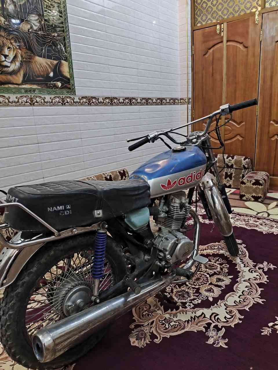 السلام عليكم دراجه اربعه كير كلك للبيع غراض ارشه مكينه ما شاء الله شلعه ومعدل لا تنقيص لا تبخير  الدراجه كامله لايت وضفيره عوزهه بس باتري سعر الدراجه 290 الف قفل المكان نجف رقم ***********
