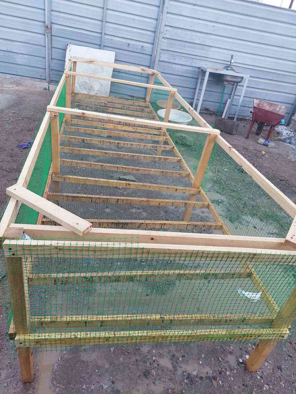 السلام عليكم عندي هاي الاقفاص ابيعهن خشب قيم واخذ الي ايريد يتواصل ويايه على خاص او على وتساب
***********
