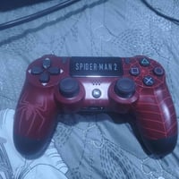 يد PS4 • مع الكارتونة • كركوك