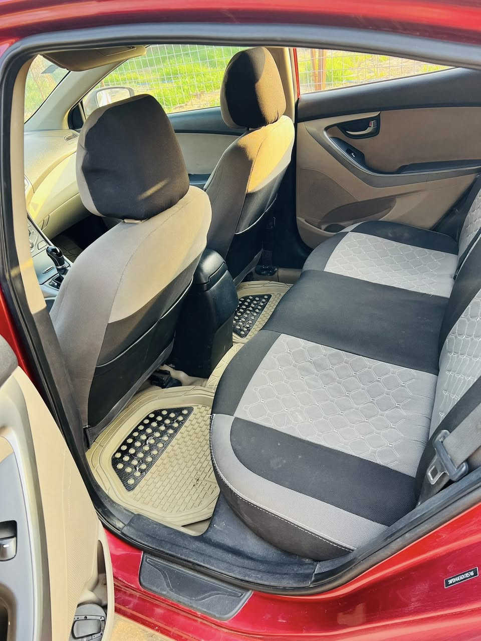 السلام عليكم النترا موديل 2016وارد امريكي بدون حادث فقط صبغ 3 قطع جاهزه كير ومكينه وحداديه سعر 113وبيهه مجال الشراي ***********
