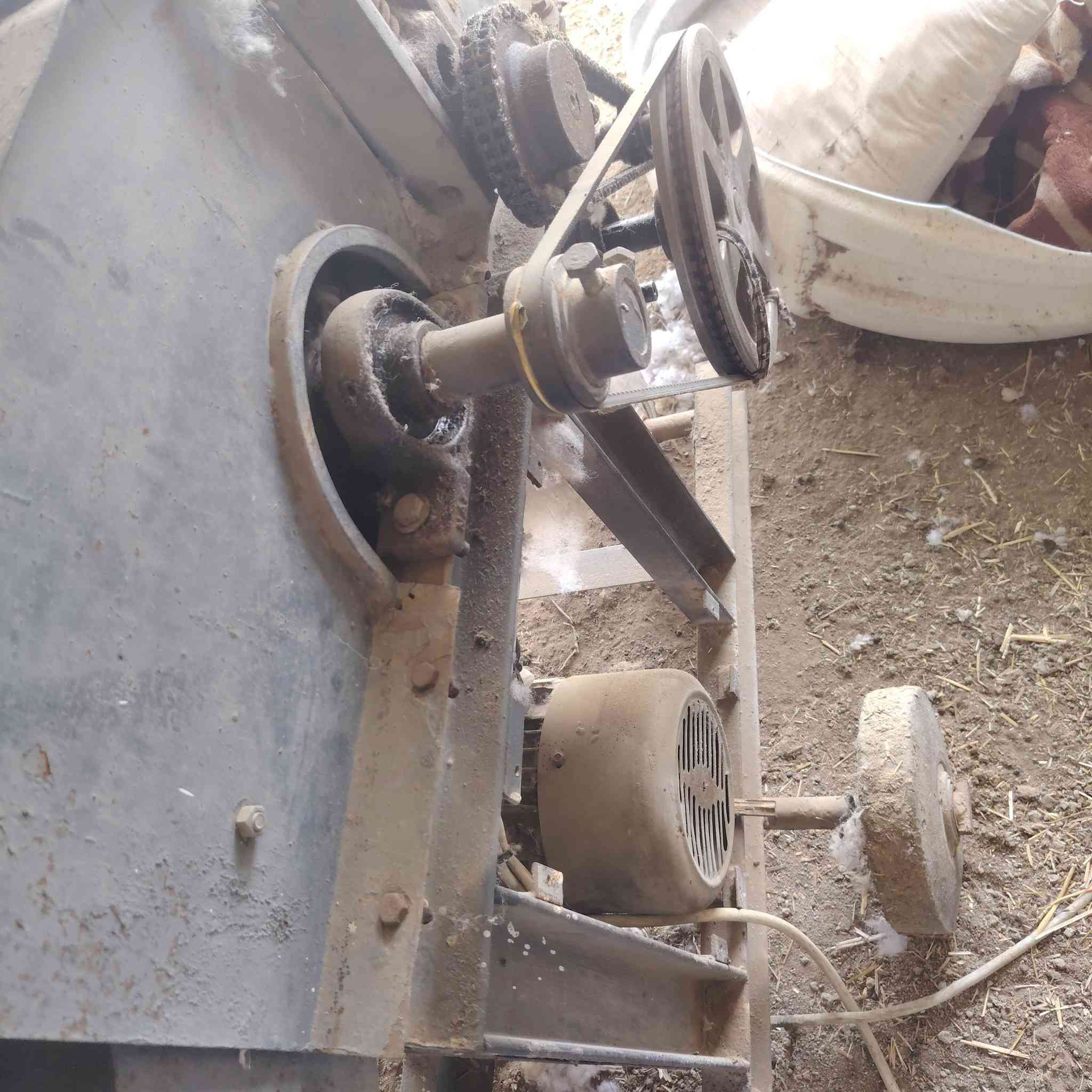 اللطيفية 
سلام عليكم  ندافه للبيع مكفوله وجديده وين الخياطين شغلهه خير من الله جديدة نظيفه سعر  750 الف وبيهه مجال ***********
*********** اتصل
