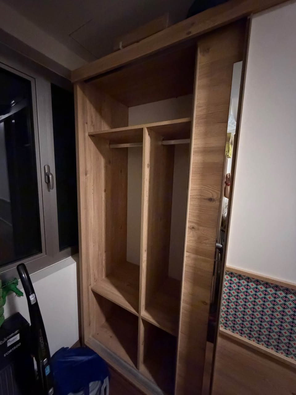 Very big wardrobe 
208x220x60
2 sliding doors, one with mirror
4 sections 

Requires disassembling!!!

$150 أربيل, العراق


**إذا كنت صاحب هذا الإعلان وتريد حذفه لأي سبب، رجاءا أرسل رسالة إلى الدعم الفني**