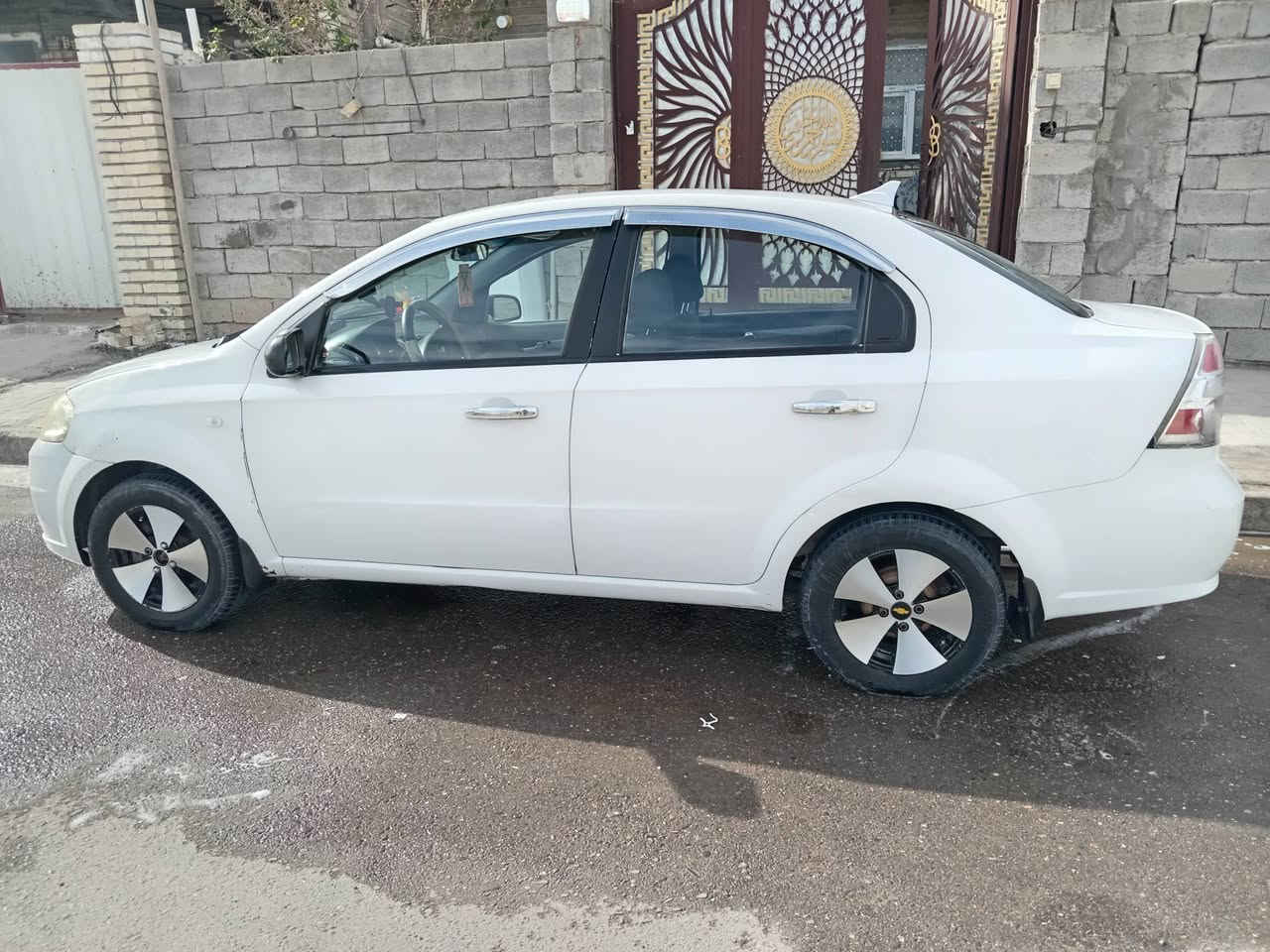 السلام عليكم افيو ٢٠٠٨ محرك ١٦٠٠ الضرر قطعتين وبيه  بارد السياره مكانه صلاح الدين السهر ٥٨ وبيه مجال للشراي بلد ***********
