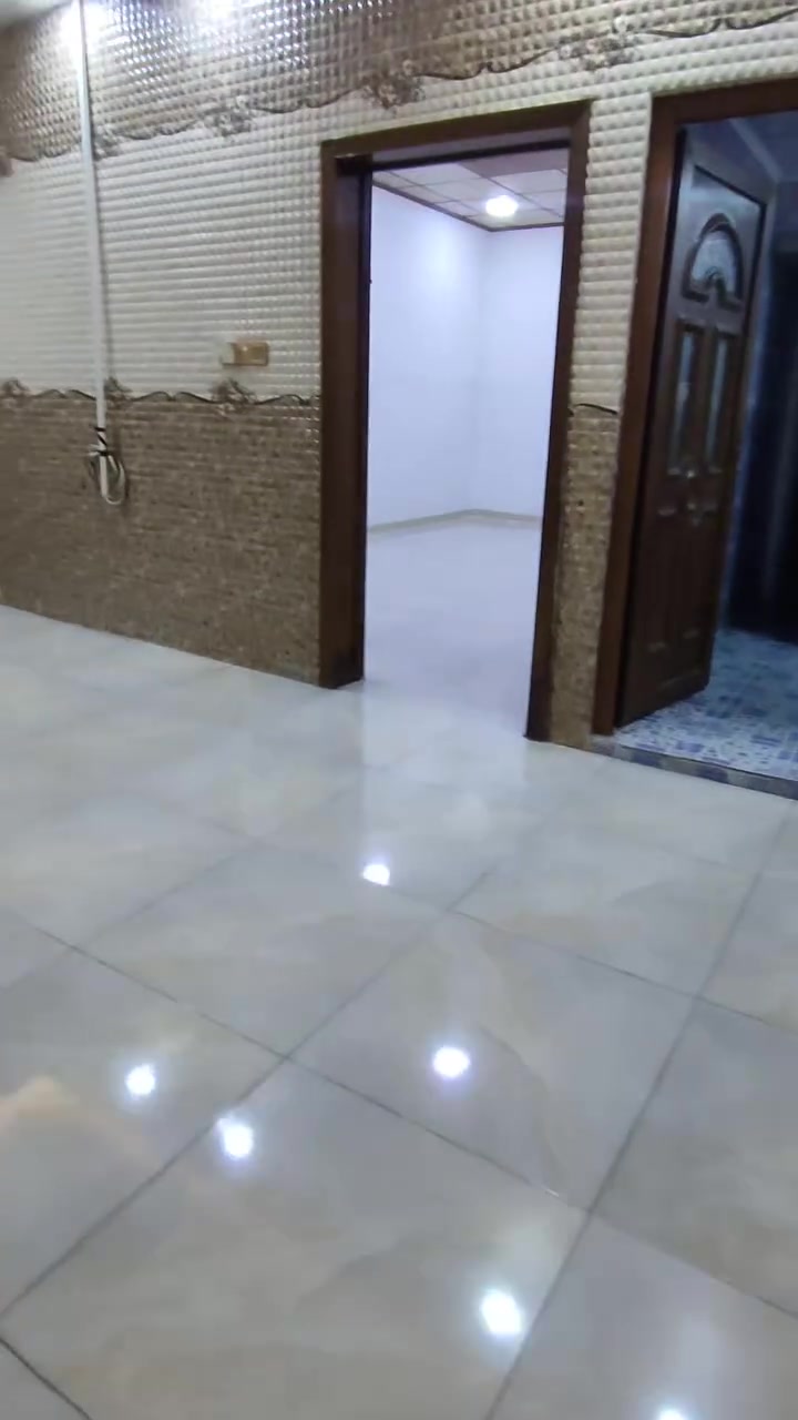 دار للأيجار مساحة 100م طابقين بناء حديث
كراج (مطبخ كامل) استقبال واربع غرف نوم 
مع صحيات لكل طابق 
حي السكر قرب سانكو مول 

للمعلومات

***********
***********
