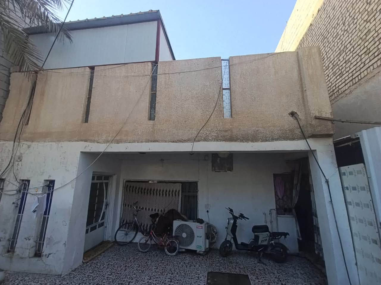 الدار للبيع المساحه 150 الموقع بعقوبه التحرير قرب شارع اربعين للستفسار ع هذا الرقم ***********
