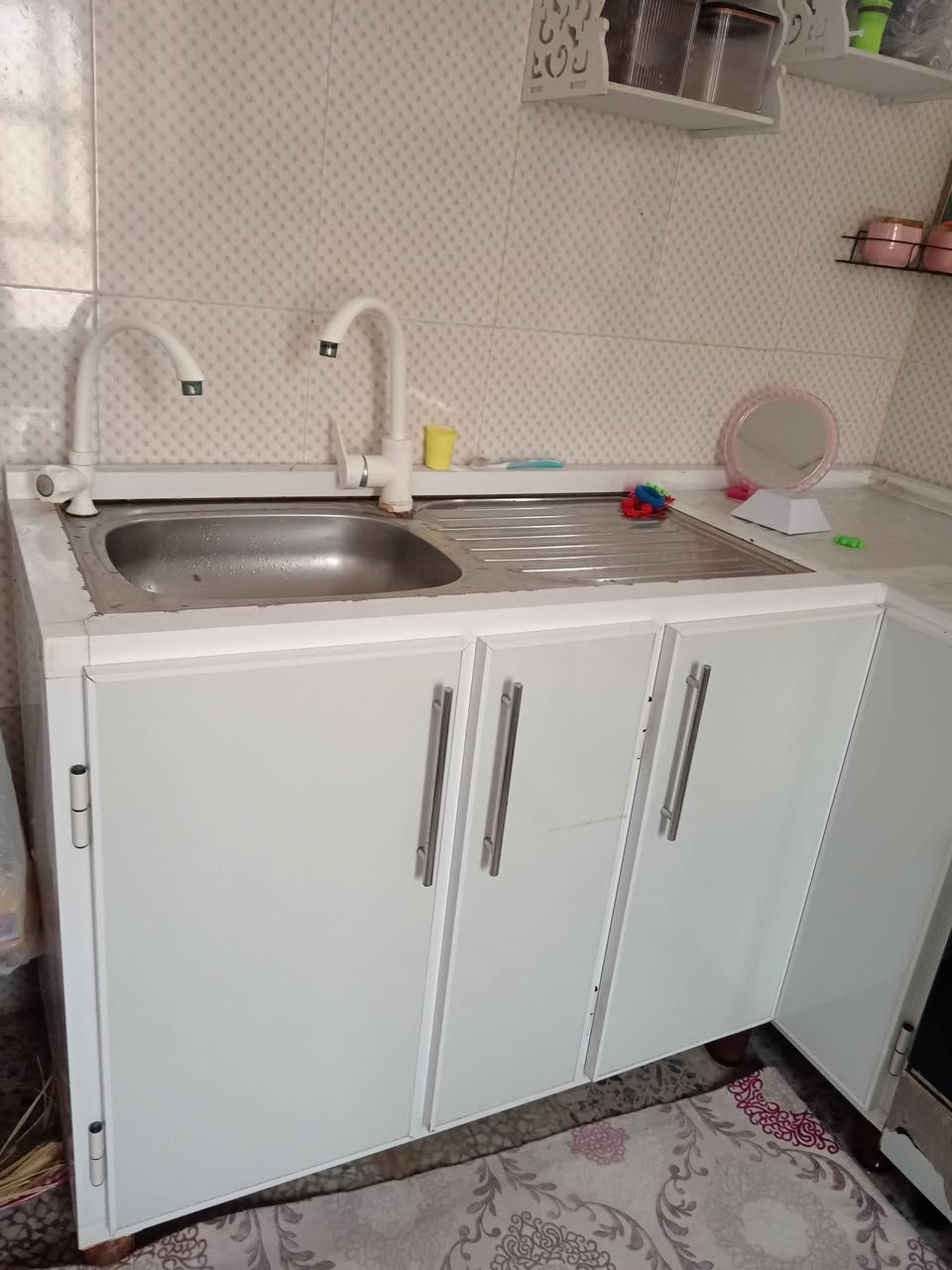 كاونتر نظيف سعر ٦٠٠ الف  وبيه مجال
***********
