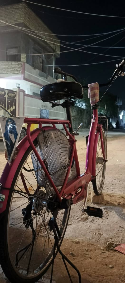 بيسكل برج ستون كير دفن ٣نمر ستان فراشه البيسكل بل واقع احلى من الصور نضيف بمعنه  حجم 26البيسكل مختم بكلشي كلوب حساسس الون وردي رايده ١٦٠مكاني بغداد حي ور للستفسار خاص او *********** وتساب ❤️🥇
