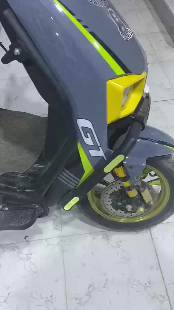 السلام عليكم دراجه شحن للبيع ٦بطاريات انظاف ويل ذهبي يدات بريك ذهبي] وباسكل للبيع نظيف ***********
