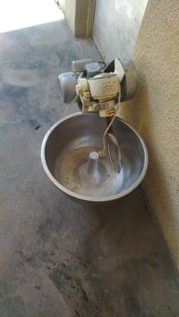 غراض مطعم للبيع   فتاحه عجين  عجانه سوريه كريل بركر براد او محضره بيتز...