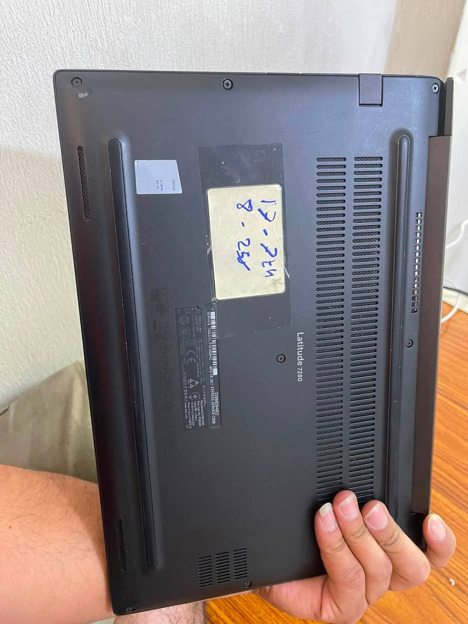 لابتوب دل 
كوراي ci7
الجيل السابع 
رام 8 
هارد 256 ssd
حجم 12 ونص
مع شاحنة دل اصلية
بطارية اصلية يعني تبقى عندك هواي  
االسعر 200 الف بيها مجال بسيط


**إذا كنت صاحب هذا الإعلان وتريد حذفه لأي سبب، رجاءا أرسل رسالة إلى الدعم الفني**