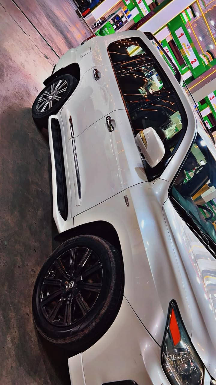 سلام عليكم من رخصه الادمن 
لكزز موديل 2011 محدث دعاميات 2015
رقم بغداد 
بيها قطعه جاملغ وشبر صبغ بالباب
الاستفسار  ***********
وشكراً
