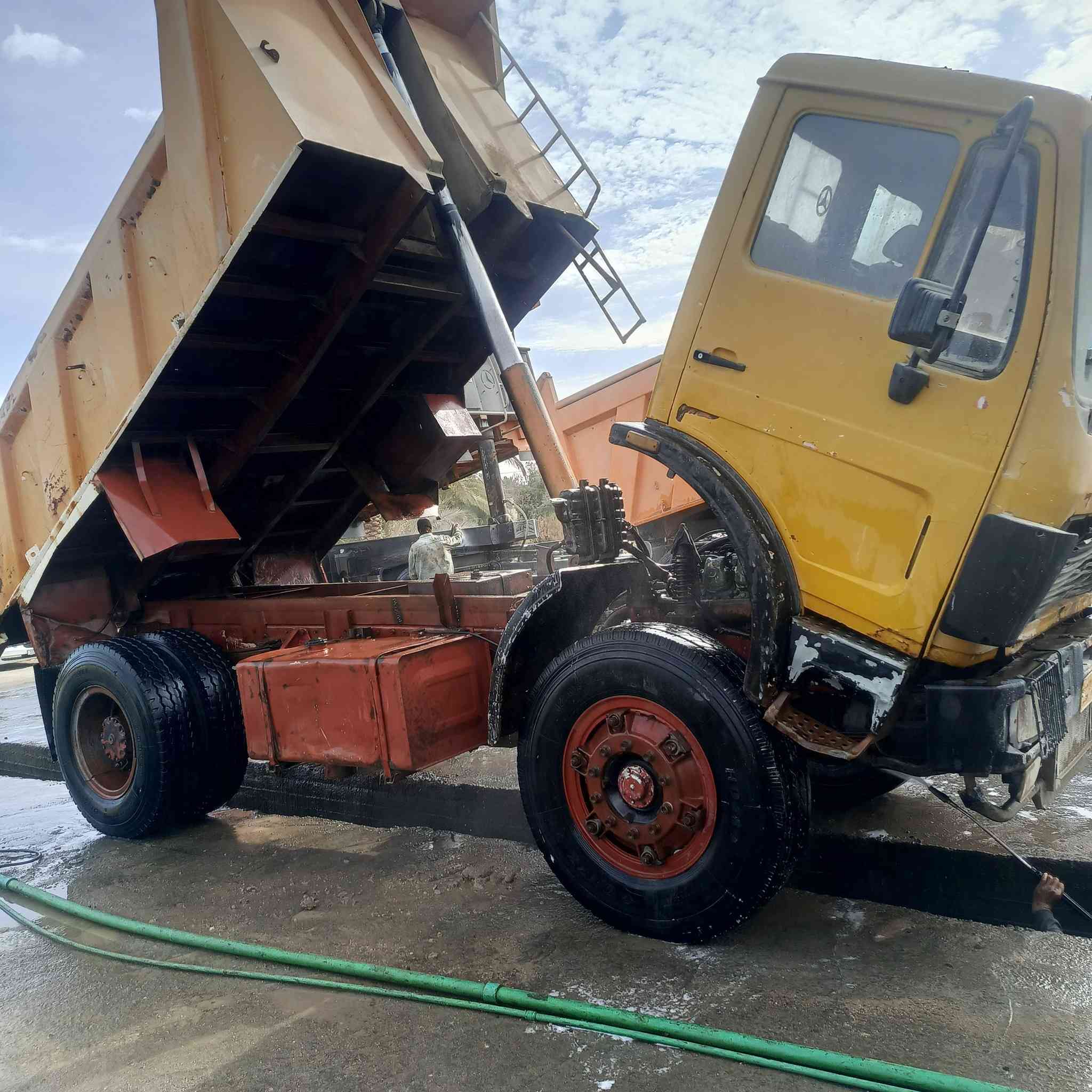 سلام عليكم البي البيع مواصفات موديل 75مكينه 25اكسن جي اف كير 110شاصي ما مكفول رقم انبار  صدامي رأس تريله  سنويه صاقطه مكينه تبخر مكاني نحف رقمي ***********
