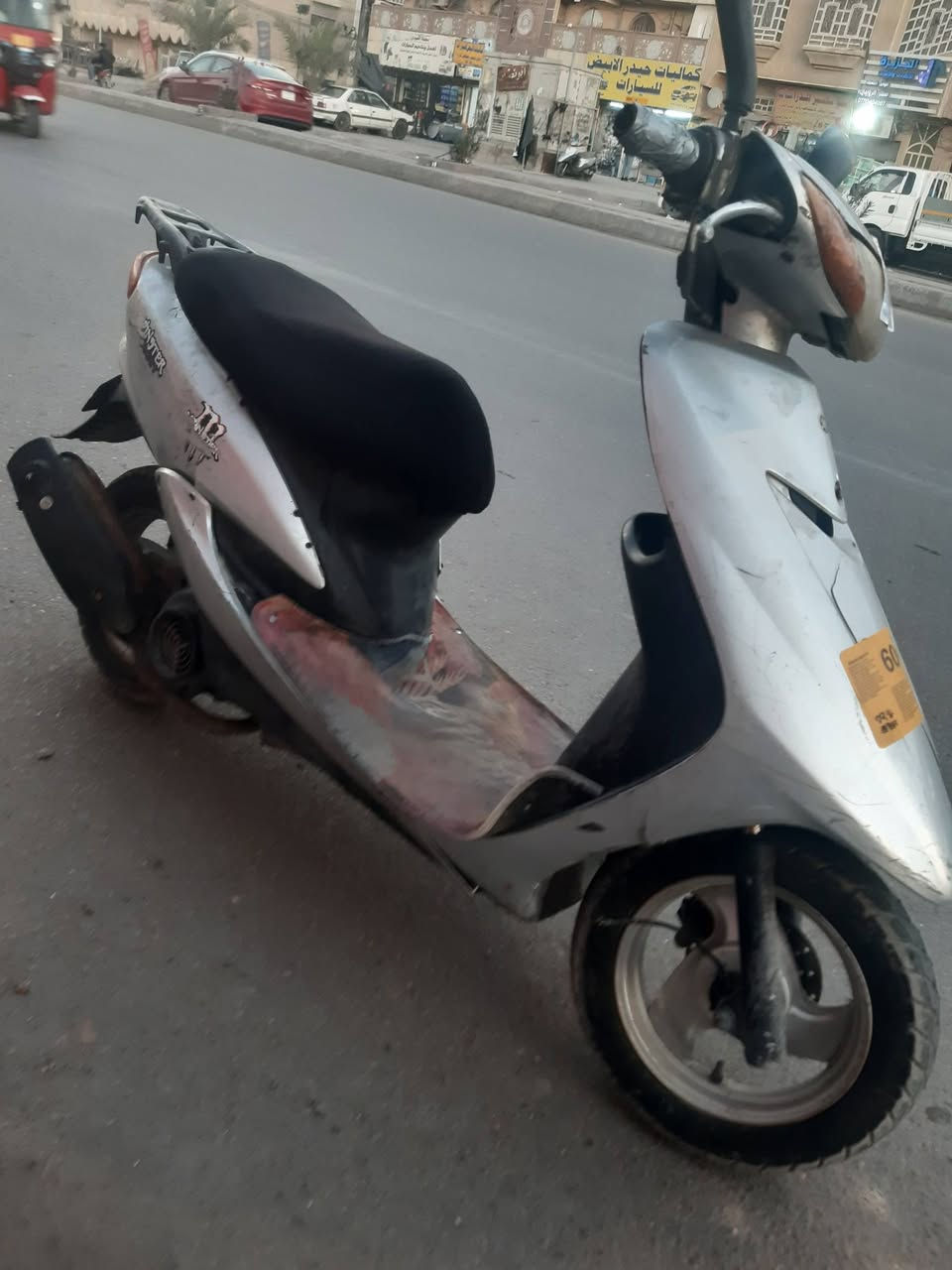 السلام عليكم
دراجة عصفورية سرعة 60
شغالة سلف وهندر عوزهة كلج خلفي بيهة رجفة وكابريترهة عل اسلولي تطفة واليدة مال البانزين بيهة بوش الدراجة ما مفتوحة ب200وبيهة مجال قليل مكاني مدينة الصدر 
***********
