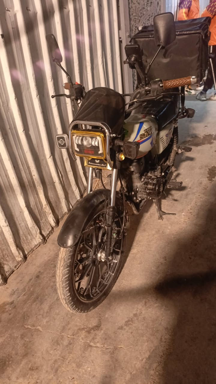 سلام عليكم دراجه سونك لبيع دراجه كلش نصيفه محرك ما مفتوح الله شاهد صالي 3 سابيع من منزله من ربع وراق موديل خمسه وعشرين  كامله  مراوس عادي  بوكسر  وبيع سبعميه نشرو بسبب لعوذ لكذابه   اهذه رقمي  *********** لمو شراي لا يتعبني
