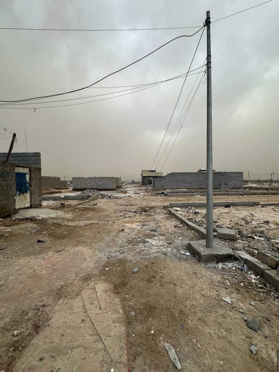 يالله سلام عليكم قطعه ارض البيع المساحه ١٠٠متر واجهه ٥ونزال ٢٠ تتوفر مي كهرباء الفرع مشمول بالخدمات العنوان الحميديه شارع سيد عوده فرع موسسه الفرح اليتام السعر ب٨وبيهه مجال ***********
