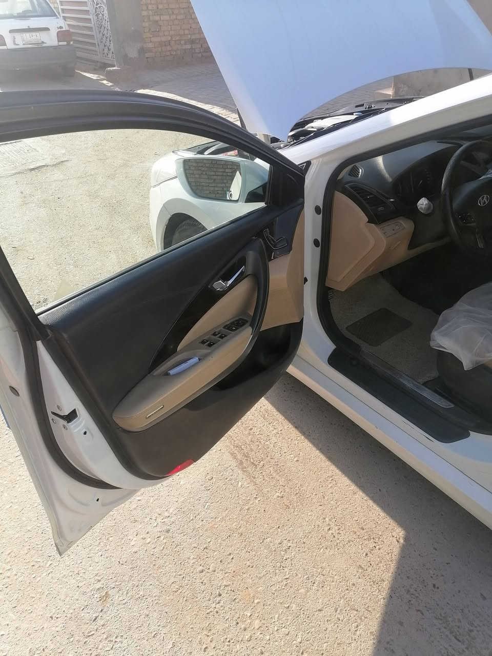 ازيرا ٢٠١٣ خليجي مكفوله ماشيه ١٠٦ داخل بيجي كشنات جلد تدفئه تخم تاير جديد حداديه جديده مكينه٣٠٠٠  مامفتوحه  كير مامفتوح بحاله جيده جدا  تبريد قطعتين  ثلج برده كهربائيه بردات جانبيه ثلاجه ترحيب اناره داخليه LED السياره بيها منضومة زنون اصلي  سياره استعمال شخصي مامتعوبه ونضيفه حيل مكان السياره ديوانيه للاستفسار اكثر خاص *********** اخوان رجا رجا الموشراي واصحاب التعليقات السلبيه لاتدخل ولاتعامل
