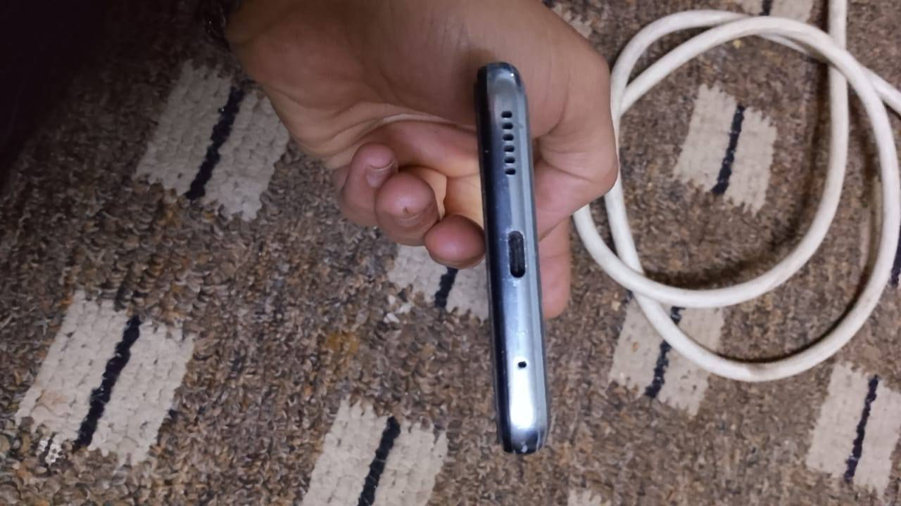 سلام عليكم جهاز موترله اذكره 128 +60 فريم بوبجي بس هذا الكسر مثل مموضح بصوره مامئثر بكلشي  نت تصال صوت كله كامل السعر 50  

*********** بي واتساب.
